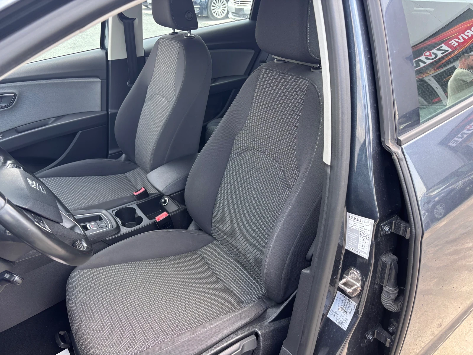 Seat Leon 1.6 TDI, снимка 5 - Автомобили и джипове - 54791484