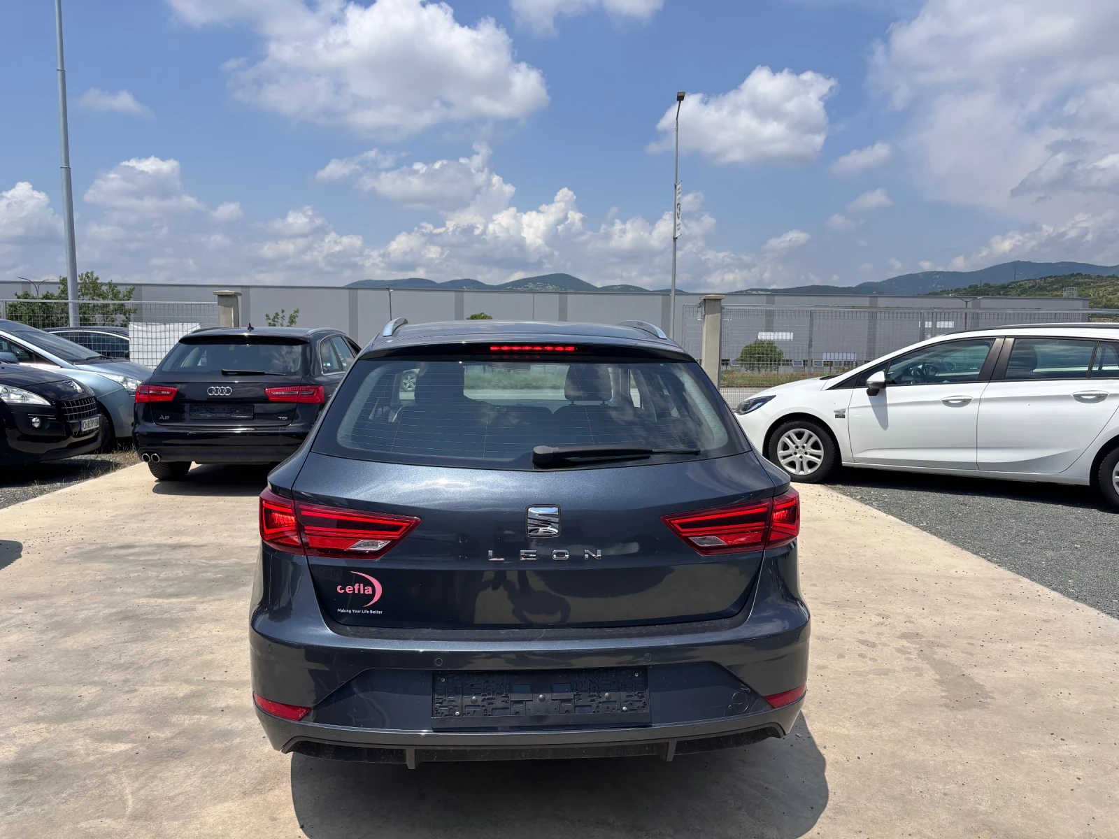 Seat Leon 1.6 TDI, снимка 2 - Автомобили и джипове - 54791484