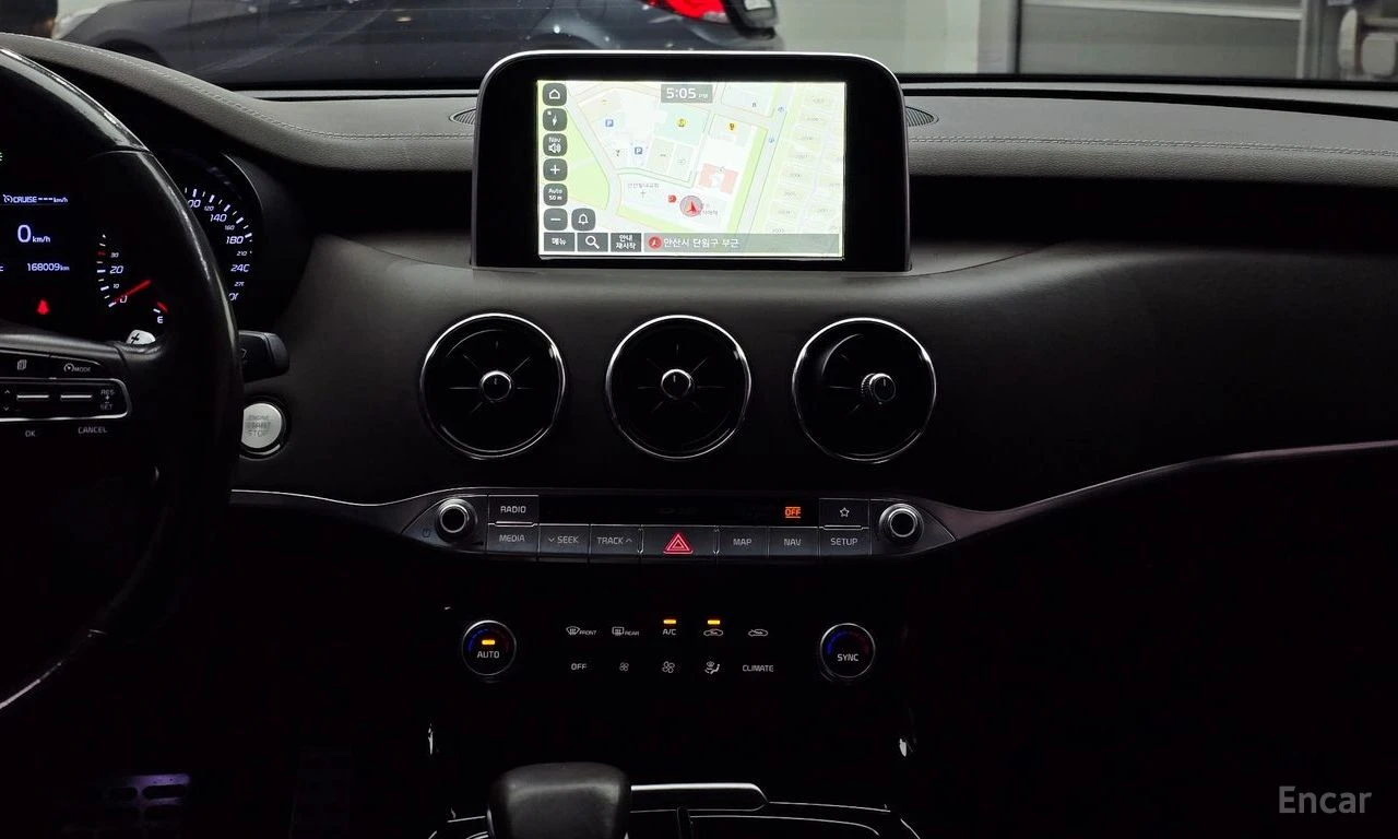 Kia Stinger 3.3 GT* ПОДГРЕВ* ОБДУХВАНЕ* КАМЕРА* КРАЙНА ЦЕНА* , снимка 12 - Автомобили и джипове - 54972037