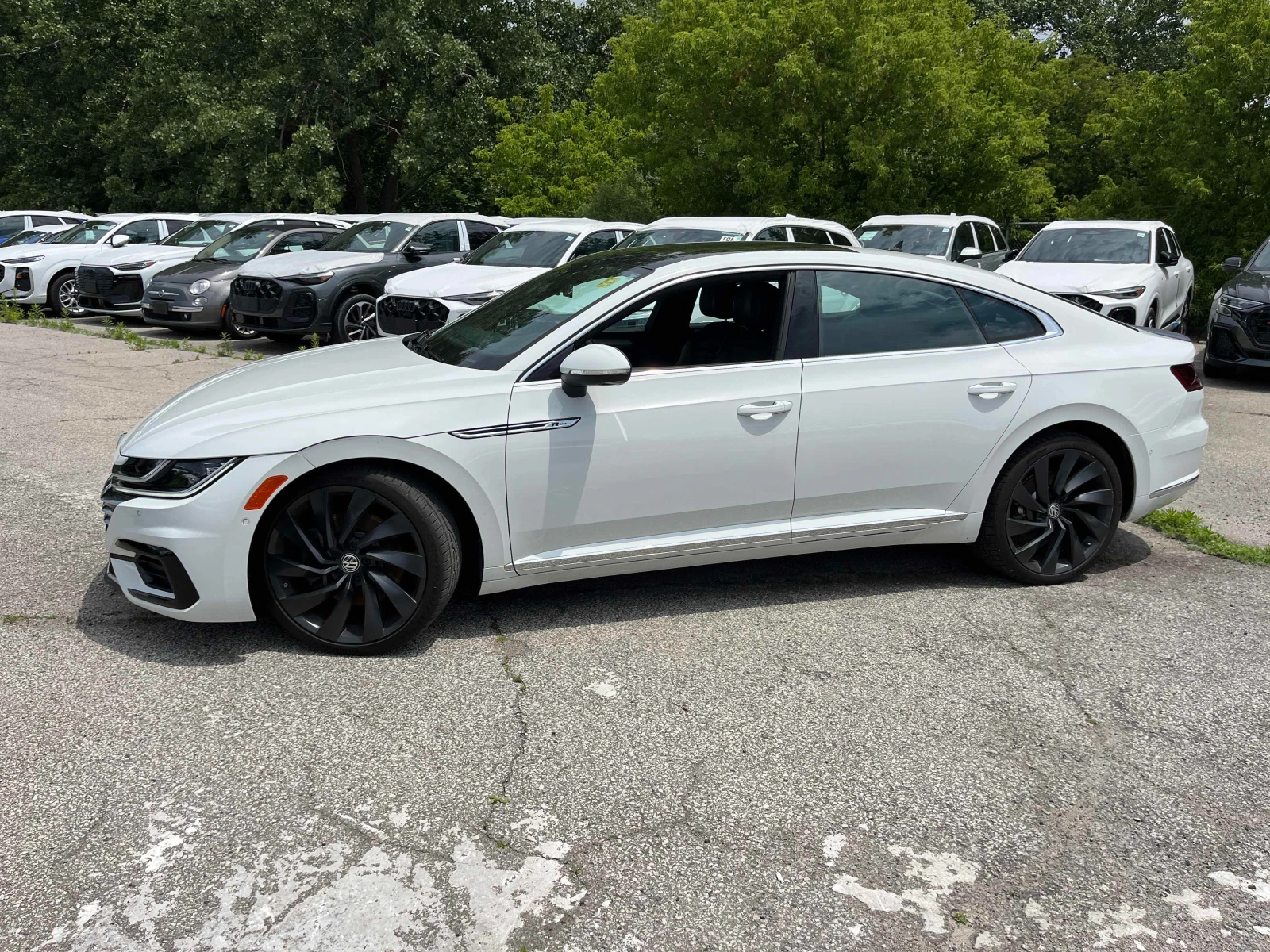 VW Arteon Auto/R-LINE 4 MOTION/Keyless/ПАНОРАМА/CARFAX, снимка 3 - Автомобили и джипове - 55218391