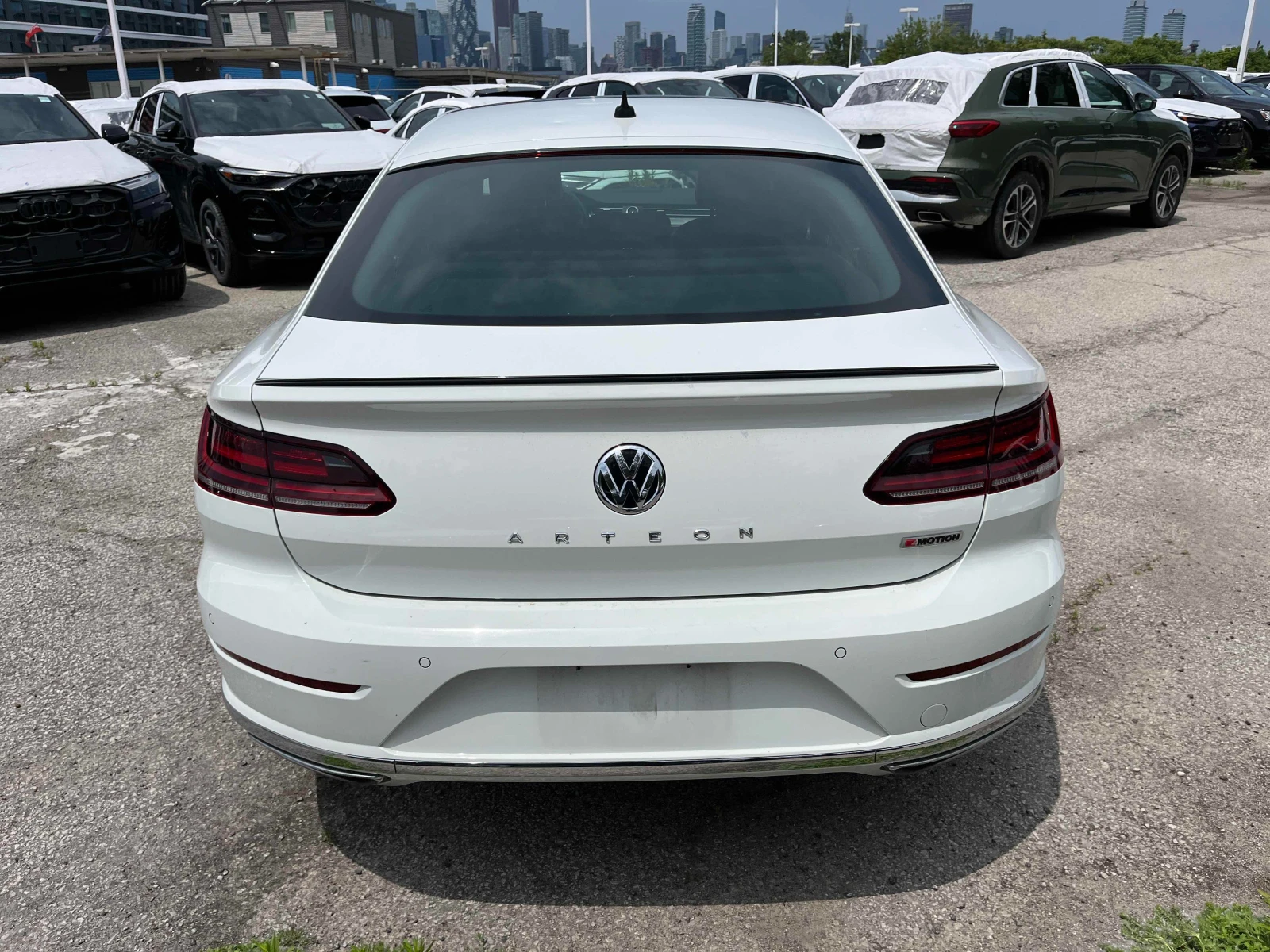 VW Arteon Auto/R-LINE 4 MOTION/Keyless/ПАНОРАМА/CARFAX, снимка 5 - Автомобили и джипове - 55218391