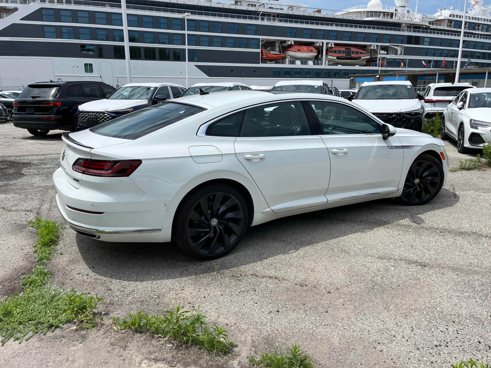 VW Arteon Auto/R-LINE 4 MOTION/Keyless/ПАНОРАМА/CARFAX, снимка 4 - Автомобили и джипове - 55218391