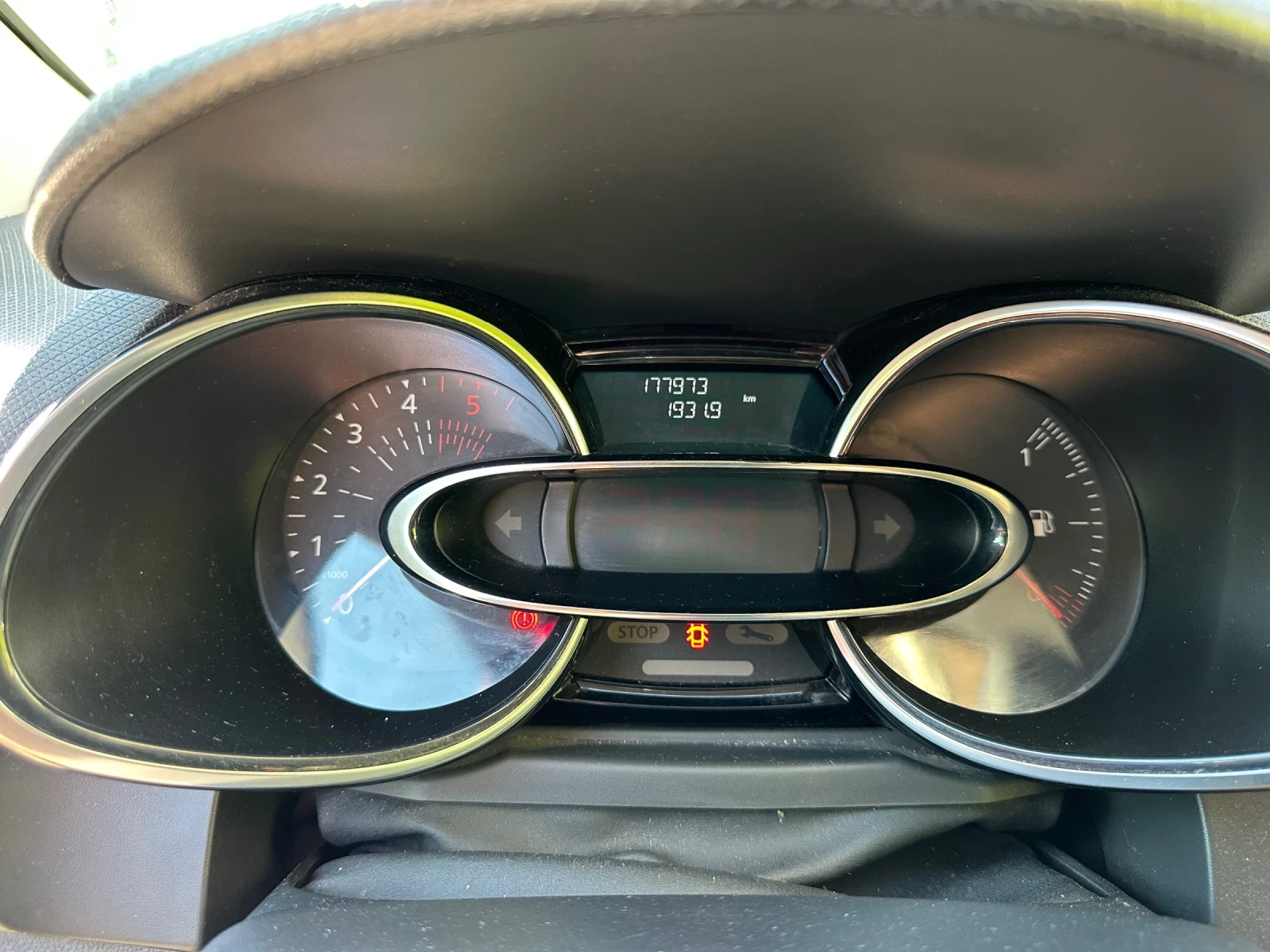 Renault Clio 1.5 dci, снимка 8 - Автомобили и джипове - 55365559