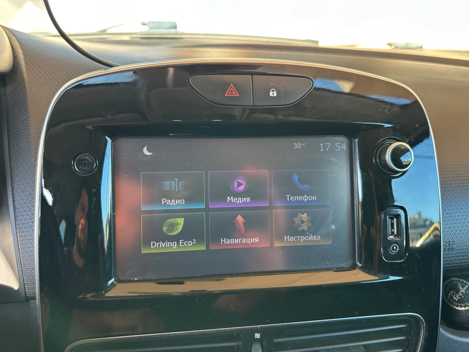 Renault Clio 1.5 dci, снимка 9 - Автомобили и джипове - 55365559