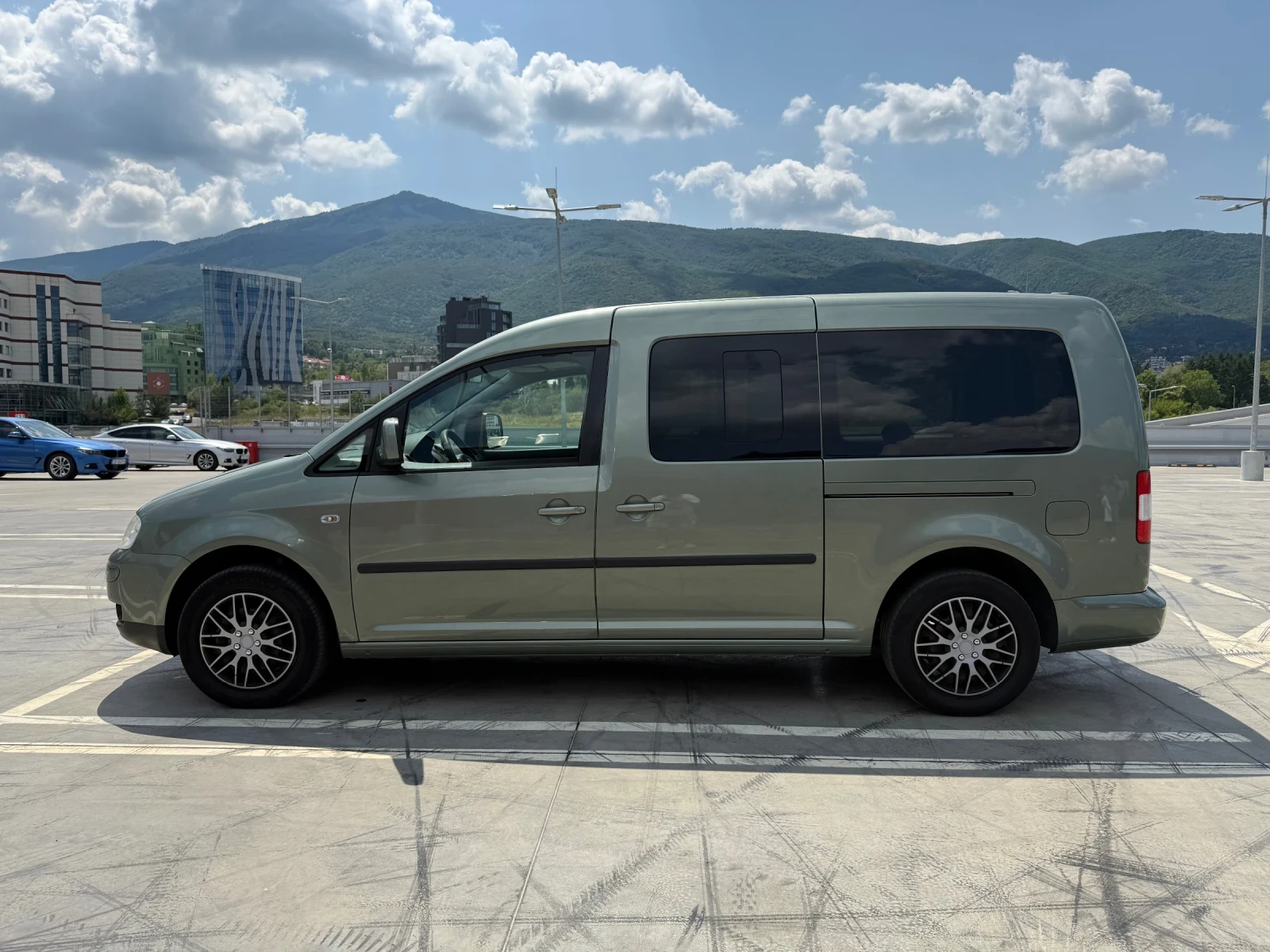 VW Caddy MAXI 1.6i с газ, снимка 6 - Автомобили и джипове - 55583770