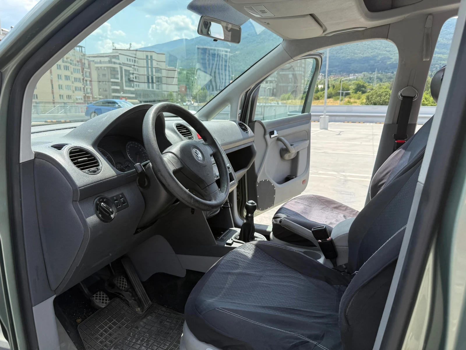 VW Caddy MAXI 1.6i с газ, снимка 8 - Автомобили и джипове - 55583770