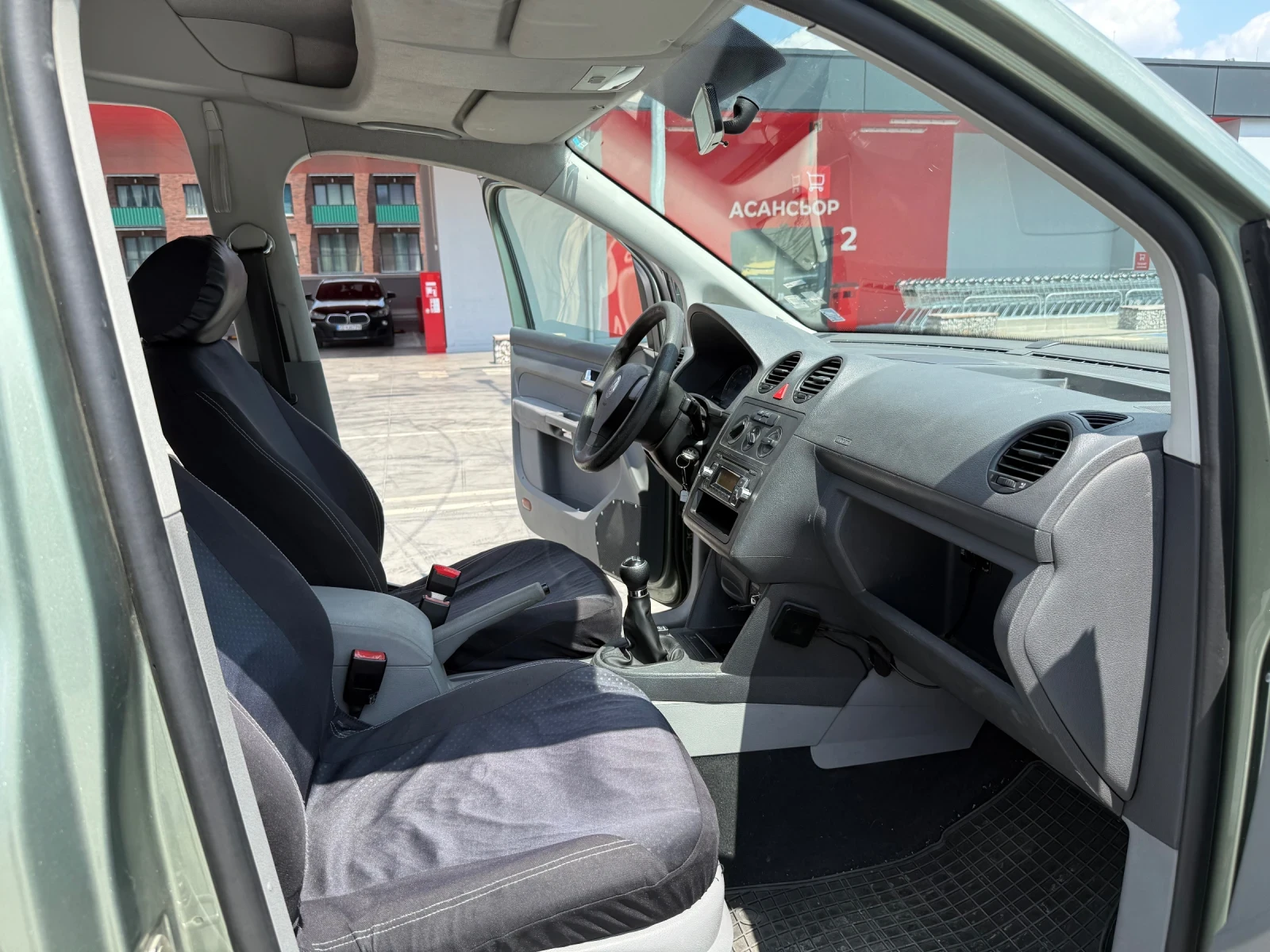 VW Caddy MAXI 1.6i с газ, снимка 9 - Автомобили и джипове - 55583770