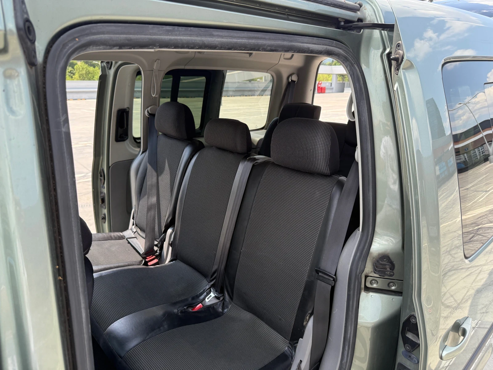 VW Caddy MAXI 1.6i с газ, снимка 10 - Автомобили и джипове - 55583770