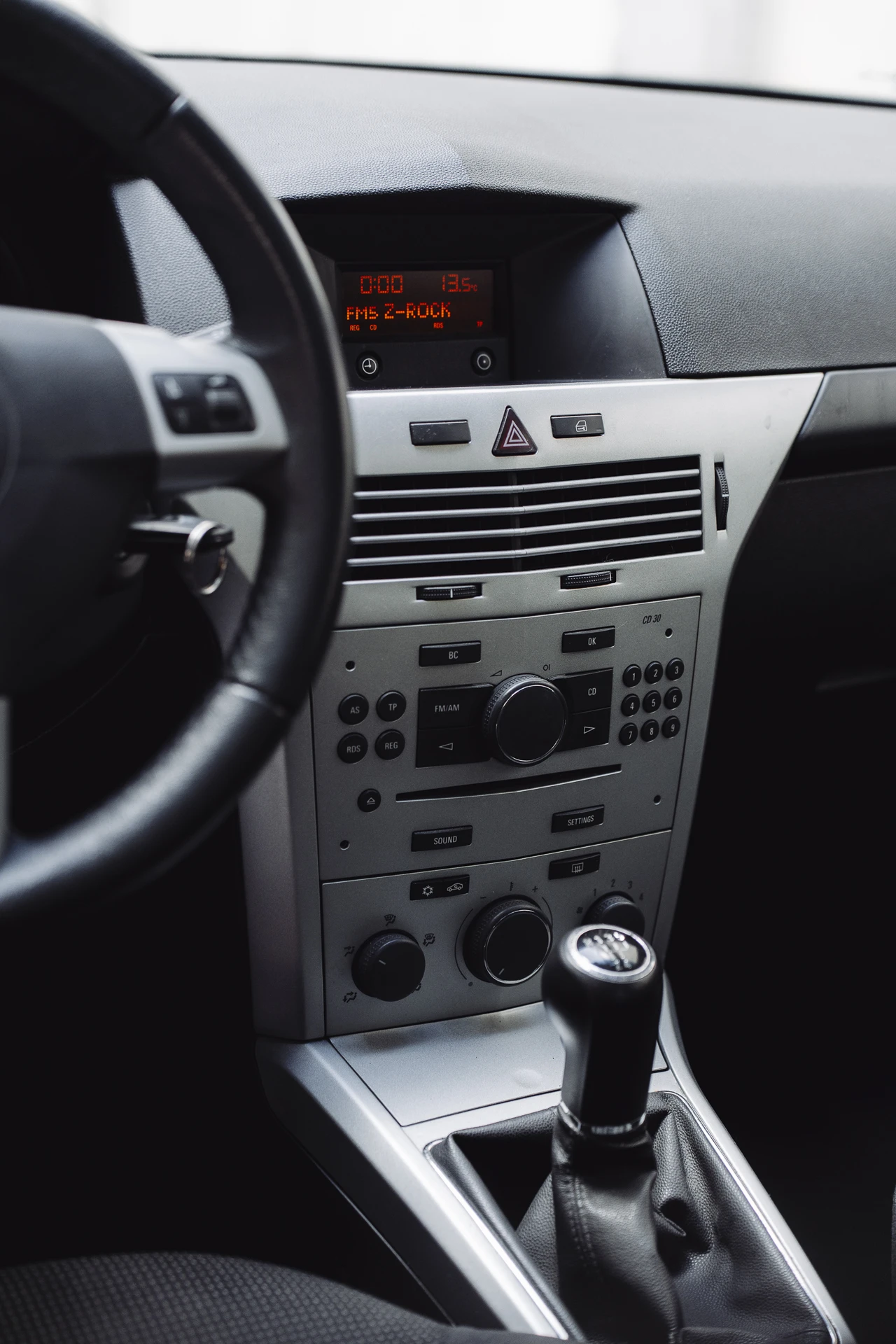 Opel Astra, снимка 7 - Автомобили и джипове - 55640507