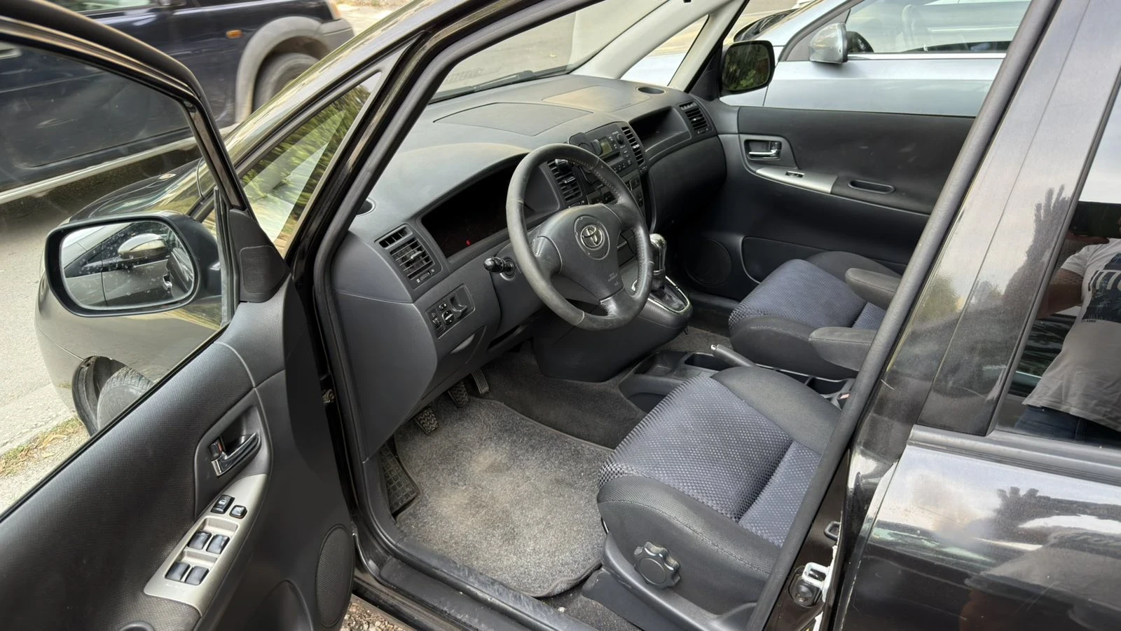Toyota Corolla verso 2000, снимка 5 - Автомобили и джипове - 55877566