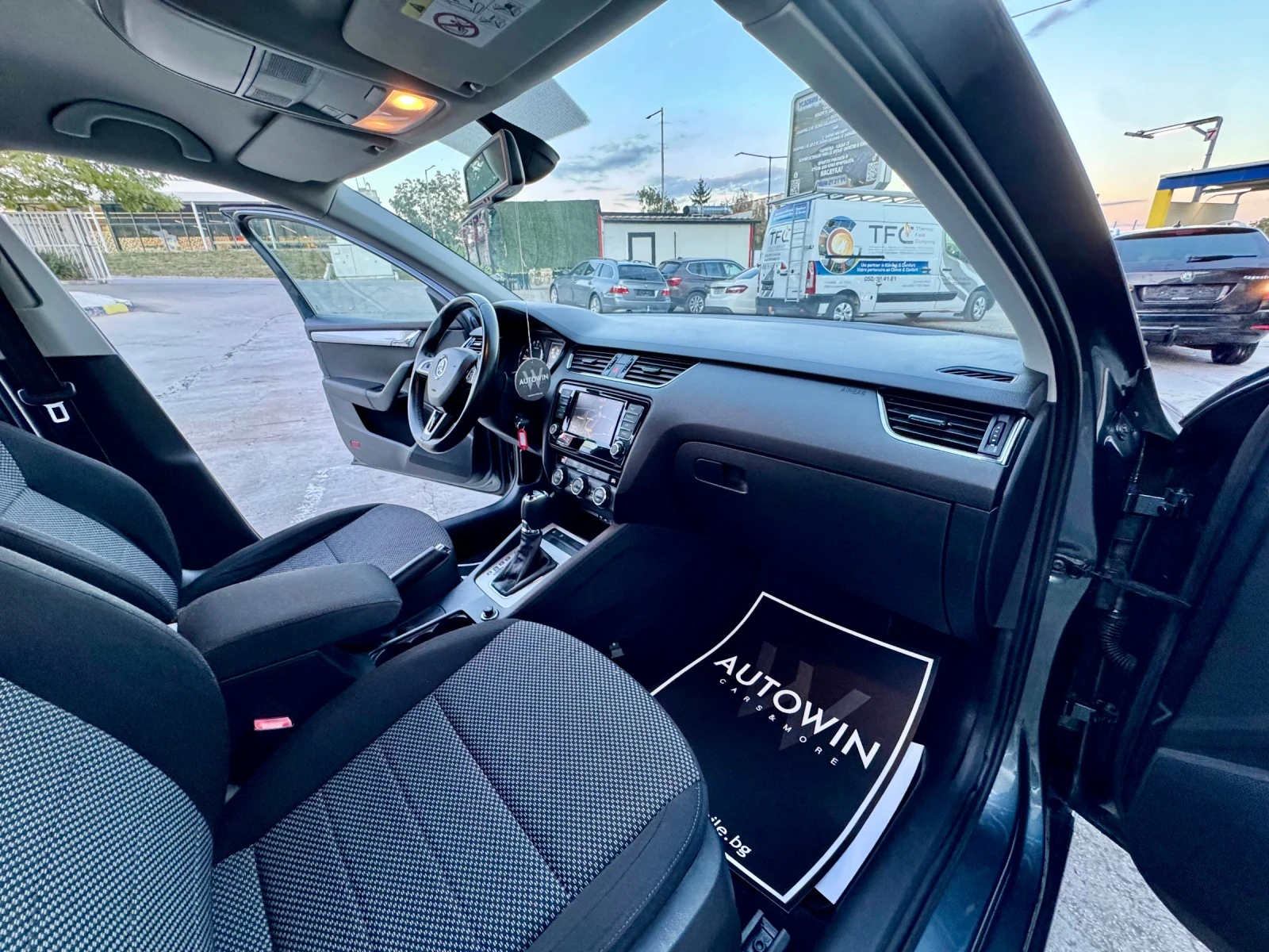 Skoda Octavia 1.6TDI / DSG / NAVI / 2015 / TOP, снимка 12 - Автомобили и джипове - 56251805