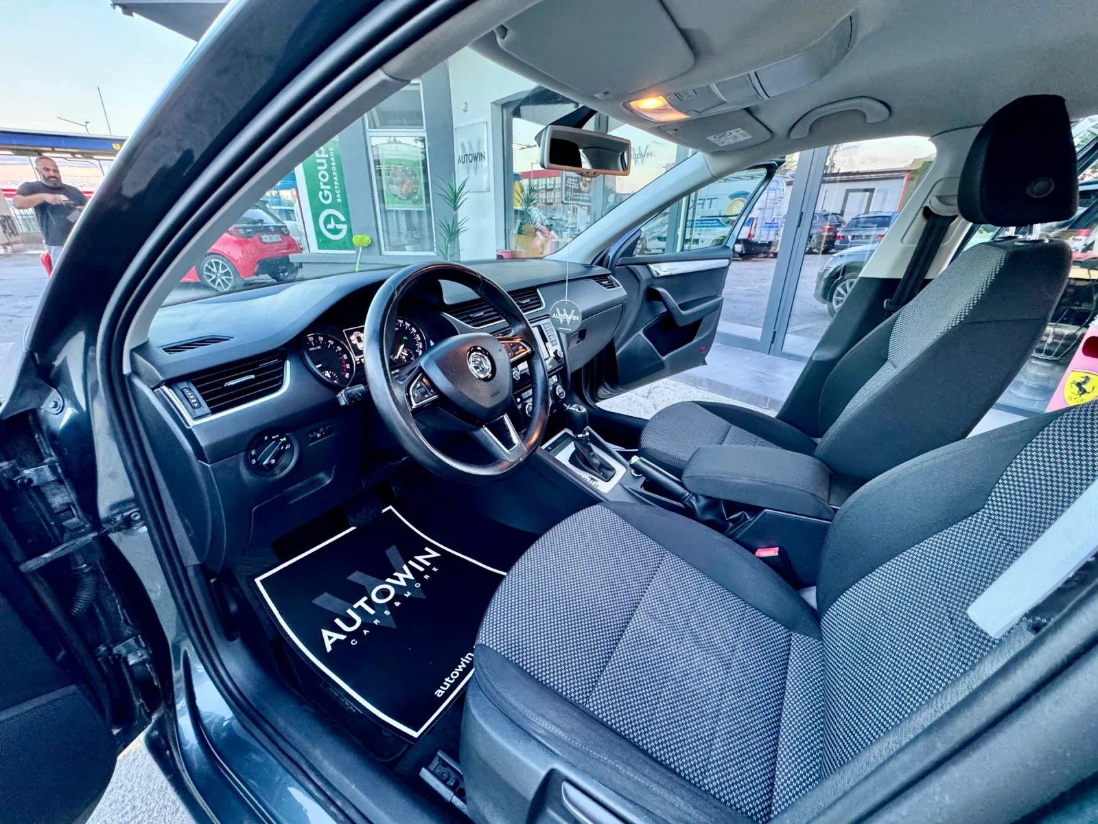 Skoda Octavia 1.6TDI / DSG / NAVI / 2015 / TOP, снимка 10 - Автомобили и джипове - 56251805