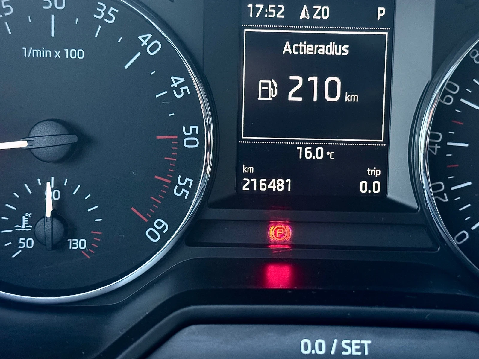 Skoda Octavia 1.6TDI / DSG / NAVI / 2015 / TOP, снимка 15 - Автомобили и джипове - 56251805