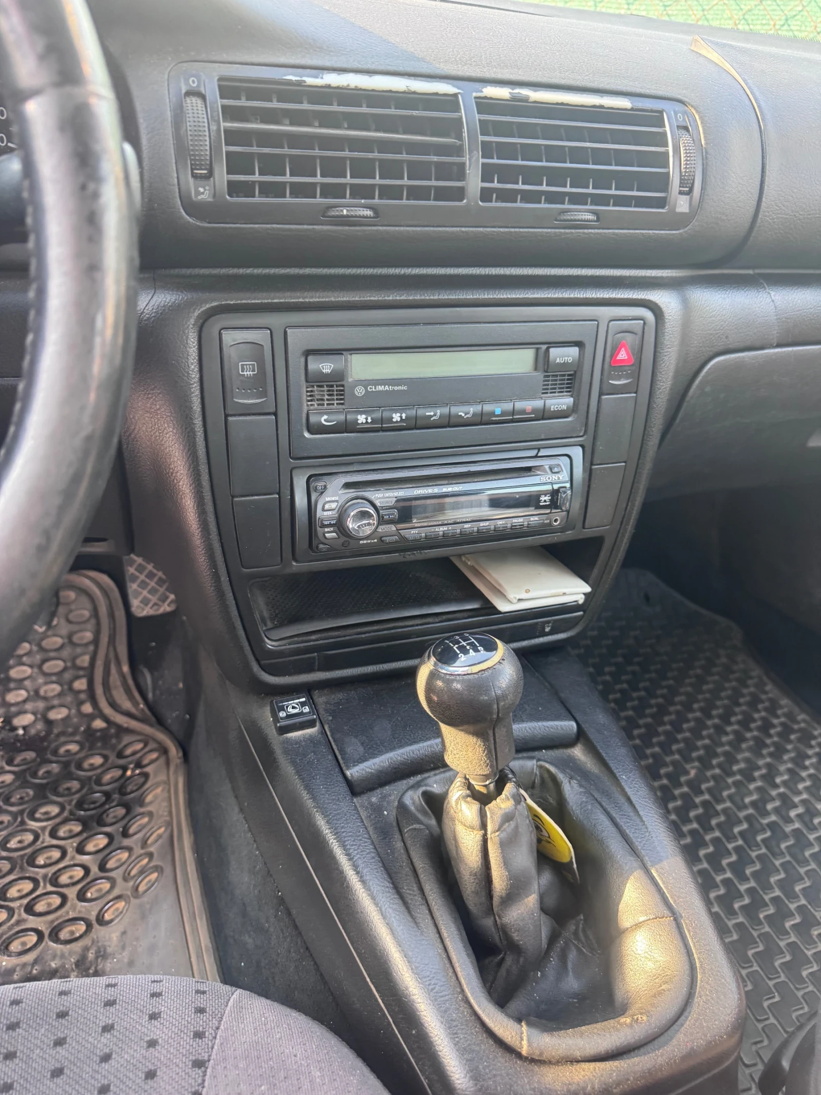 VW Passat 1.8 бензин, снимка 10 - Автомобили и джипове - 56320598