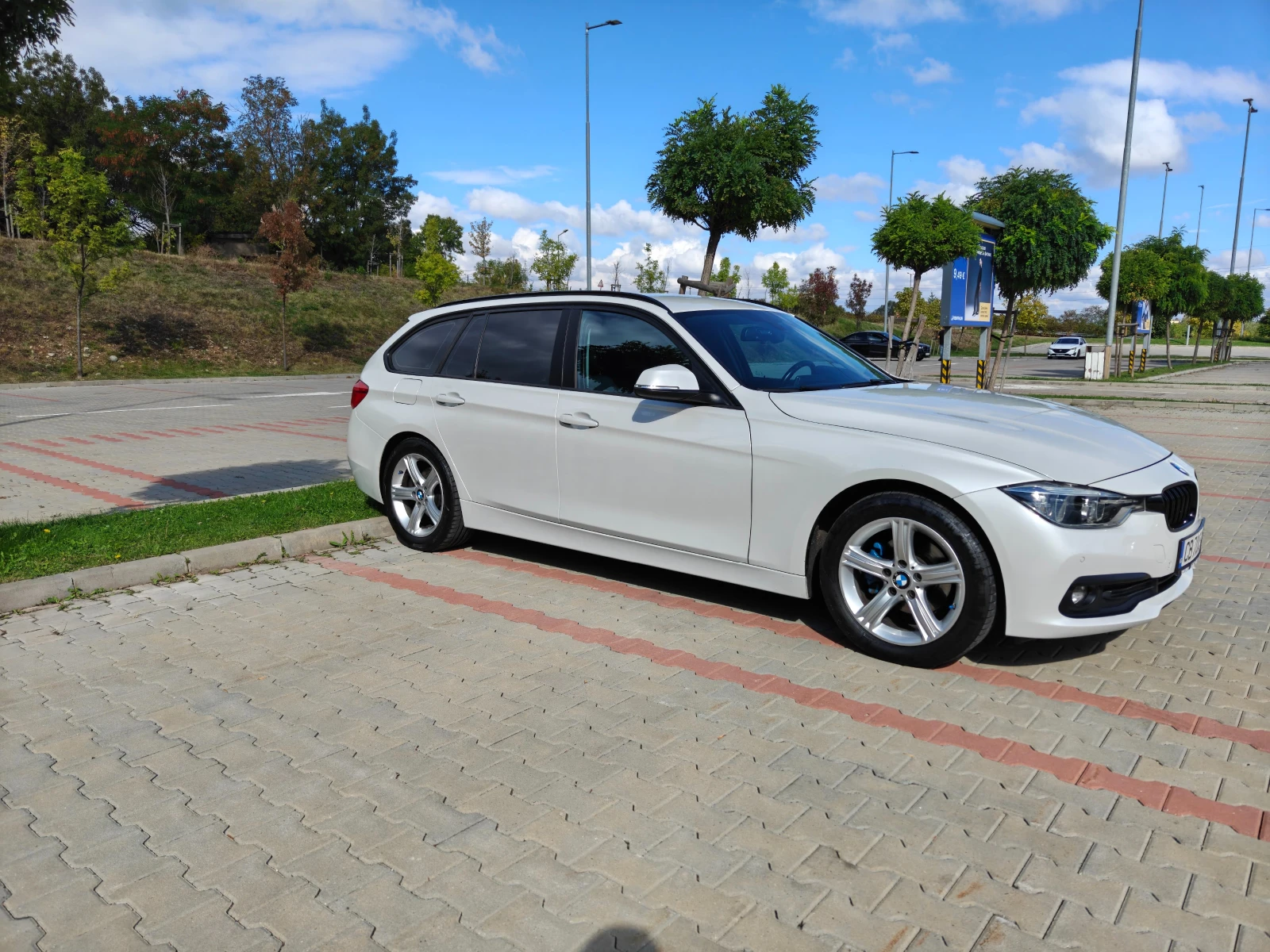 BMW 318 D LCI Full LED, снимка 4 - Автомобили и джипове - 56329020