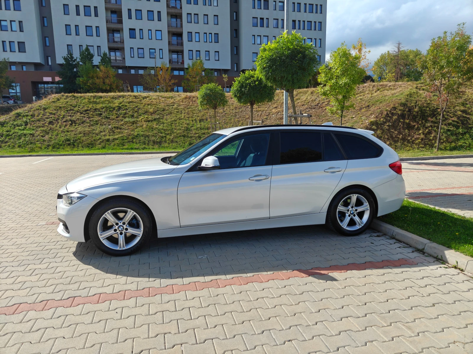 BMW 318 D LCI Full LED, снимка 5 - Автомобили и джипове - 56329020