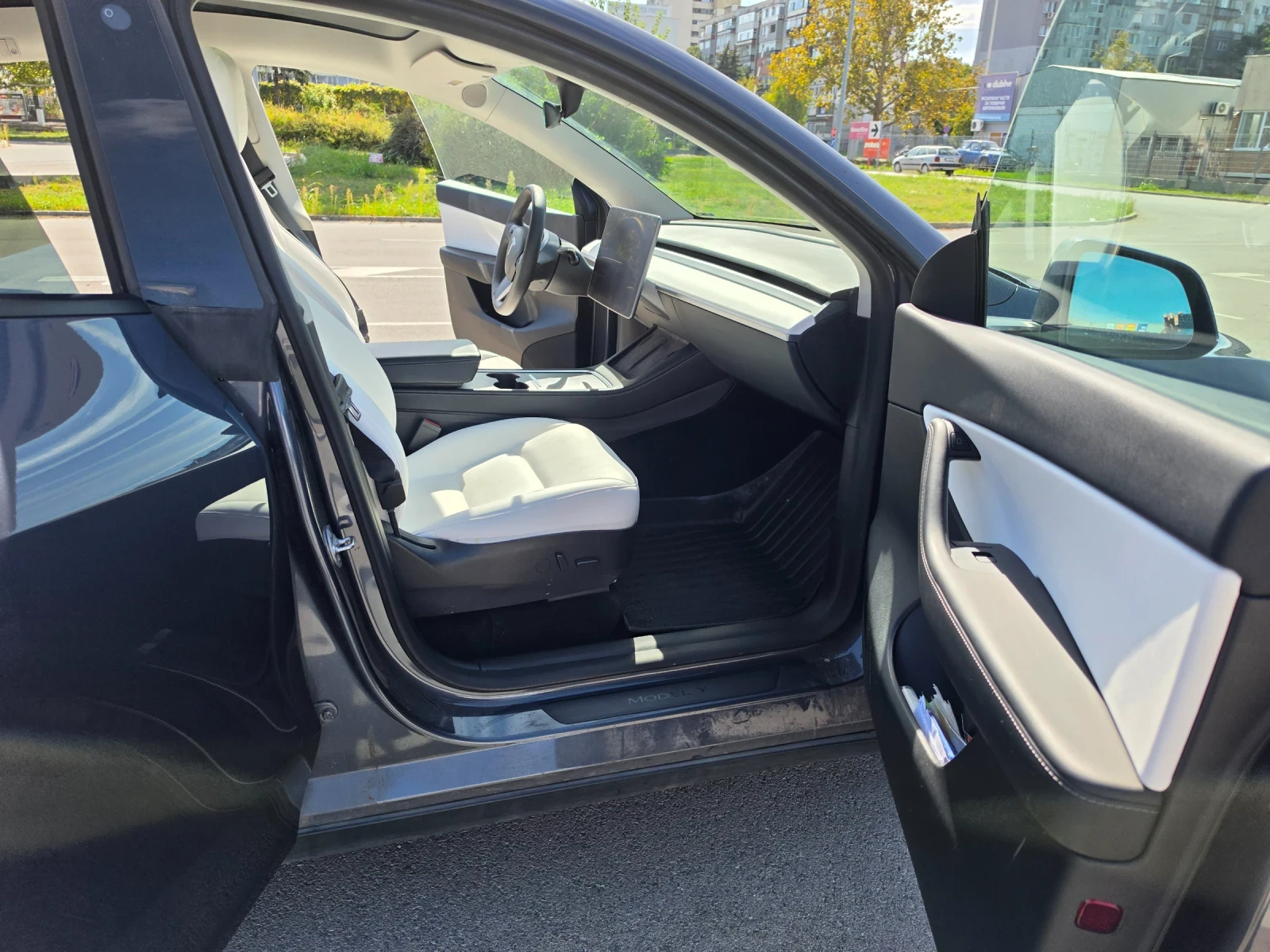 Tesla Model Y, снимка 11 - Автомобили и джипове - 56331822