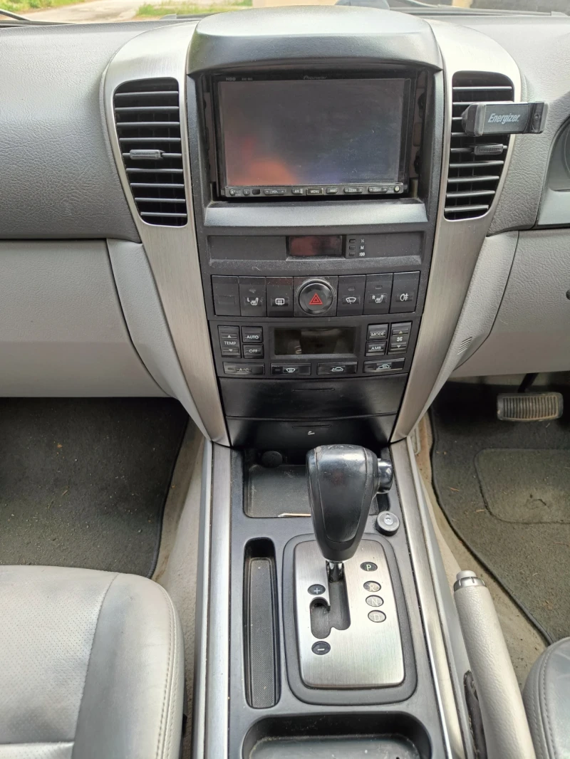 Kia Sorento 3.5 V6 Газ, снимка 13 - Автомобили и джипове - 53043407