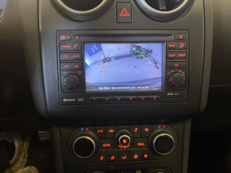 Nissan Qashqai 2.0 DCI  PANORAMA-KAMERA * * , снимка 4 - Автомобили и джипове - 52730810