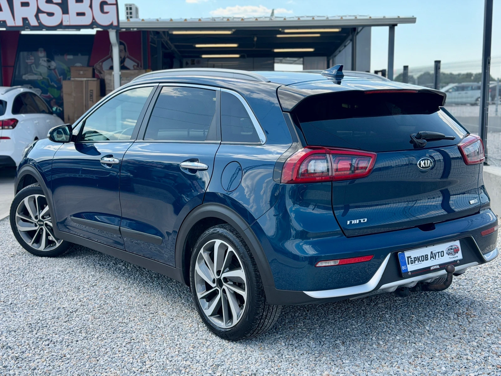 Kia Niro 1.6 Hybrid / FULL / KOJA / CARLAY / DISTRONIC, снимка 4 - Автомобили и джипове - 55673557
