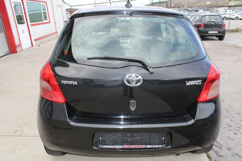 Toyota Yaris 1.0 Бензин, снимка 5 - Автомобили и джипове - 46355889