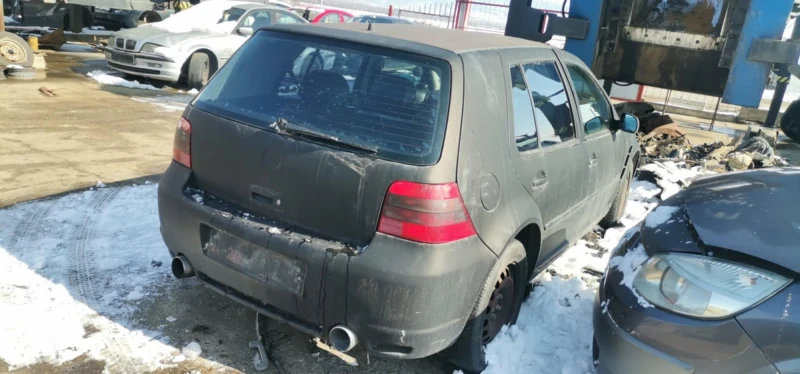 VW Golf 1.9, снимка 4 - Автомобили и джипове - 49195780