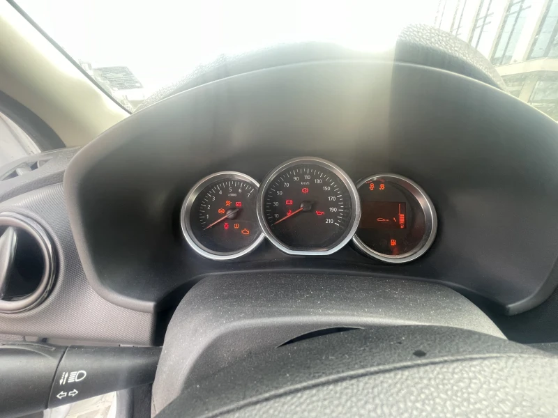Dacia Sandero, снимка 5 - Автомобили и джипове - 52875193