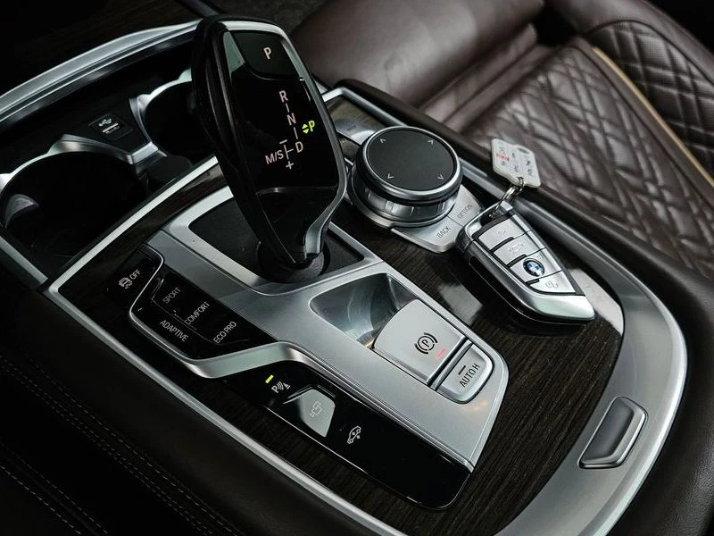 BMW 740 740d xDrive Design Pure Excellence| 320к.с.| ВКЛ.Т, снимка 9 - Автомобили и джипове - 55442028