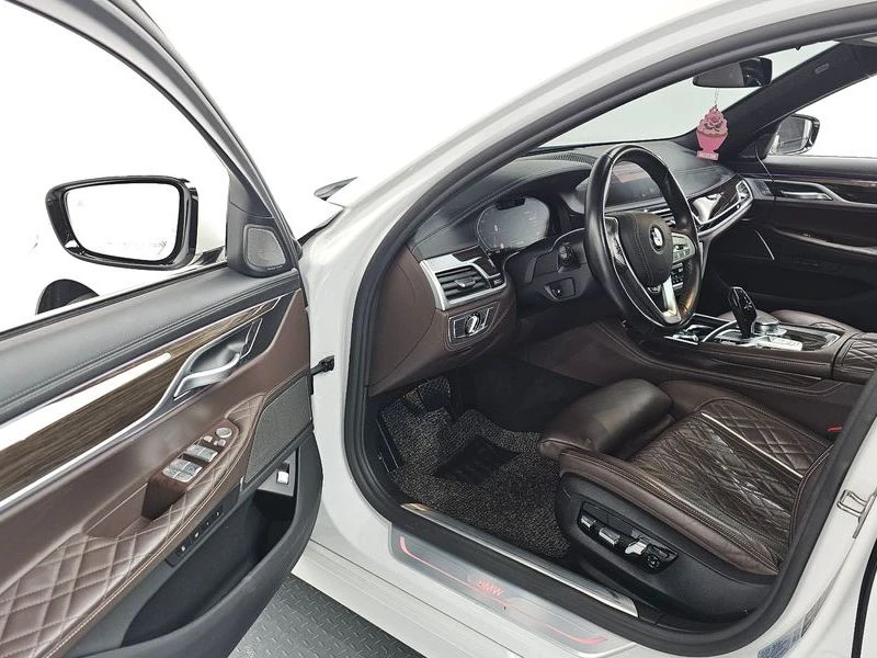 BMW 740 740d xDrive Design Pure Excellence| 320к.с.| ВКЛ.Т, снимка 10 - Автомобили и джипове - 55442028