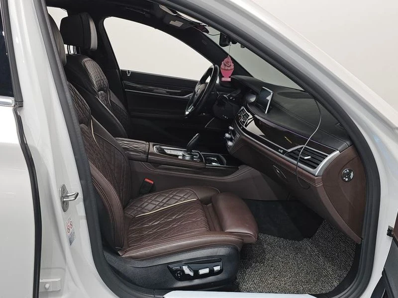 BMW 740 740d xDrive Design Pure Excellence| 320к.с.| ВКЛ.Т, снимка 11 - Автомобили и джипове - 55442028
