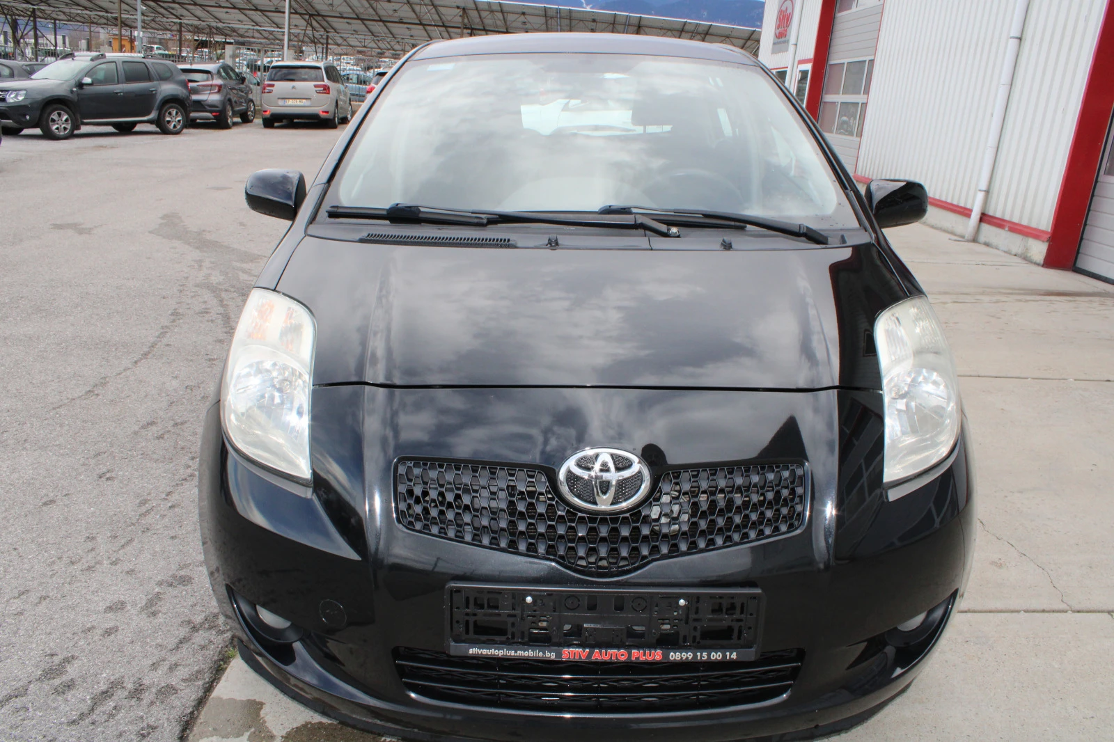 Toyota Yaris 1.0 Бензин - изображение 2