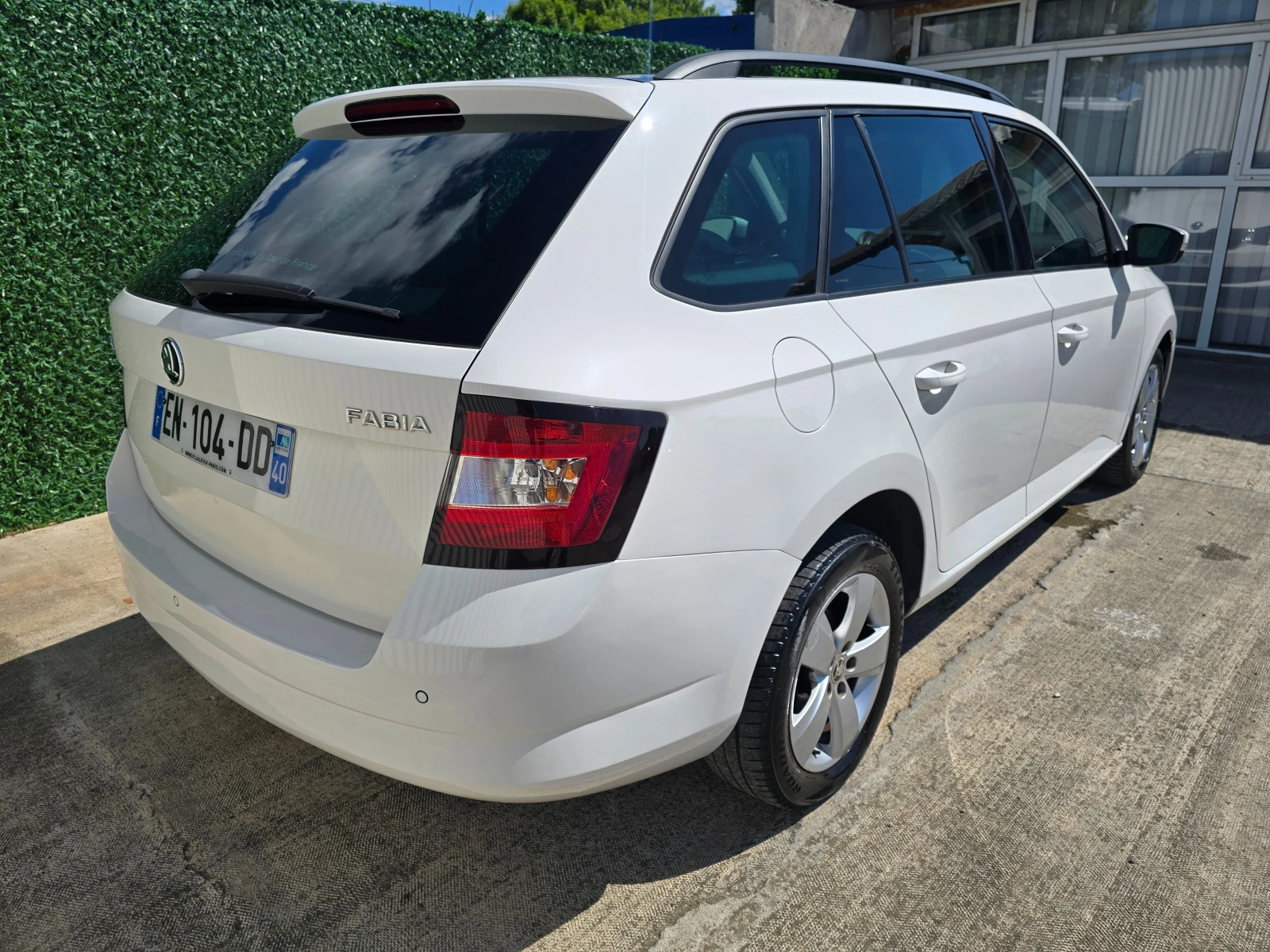 Skoda Fabia 1.2TSI 4 цилиндъра * ПАНОРАМА * НАВИГАЦИЯ  - изображение 5