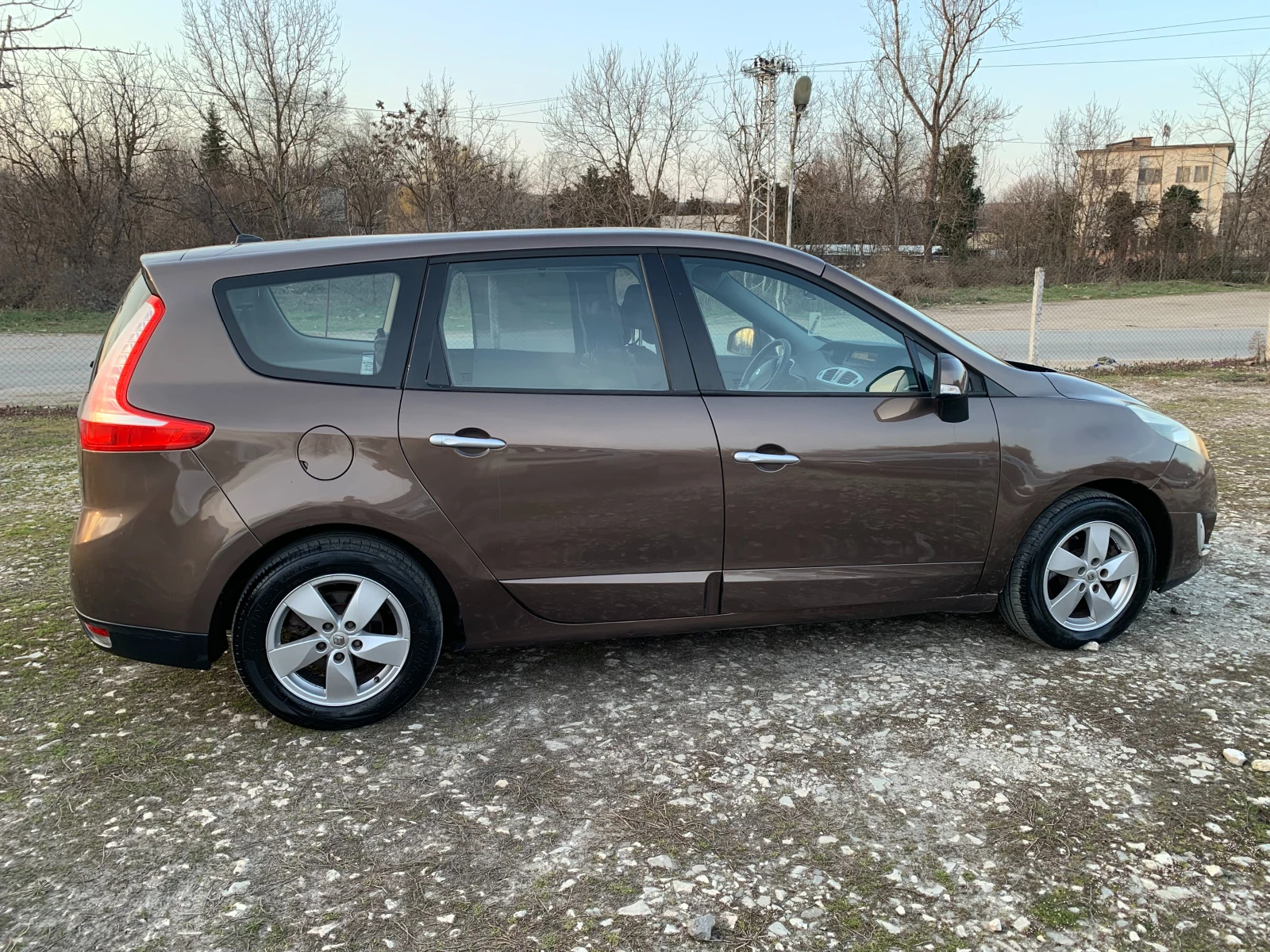 Renault Grand scenic 1.4 ШВЕЙЦАРИЯ, снимка 6 - Автомобили и джипове - 53898982