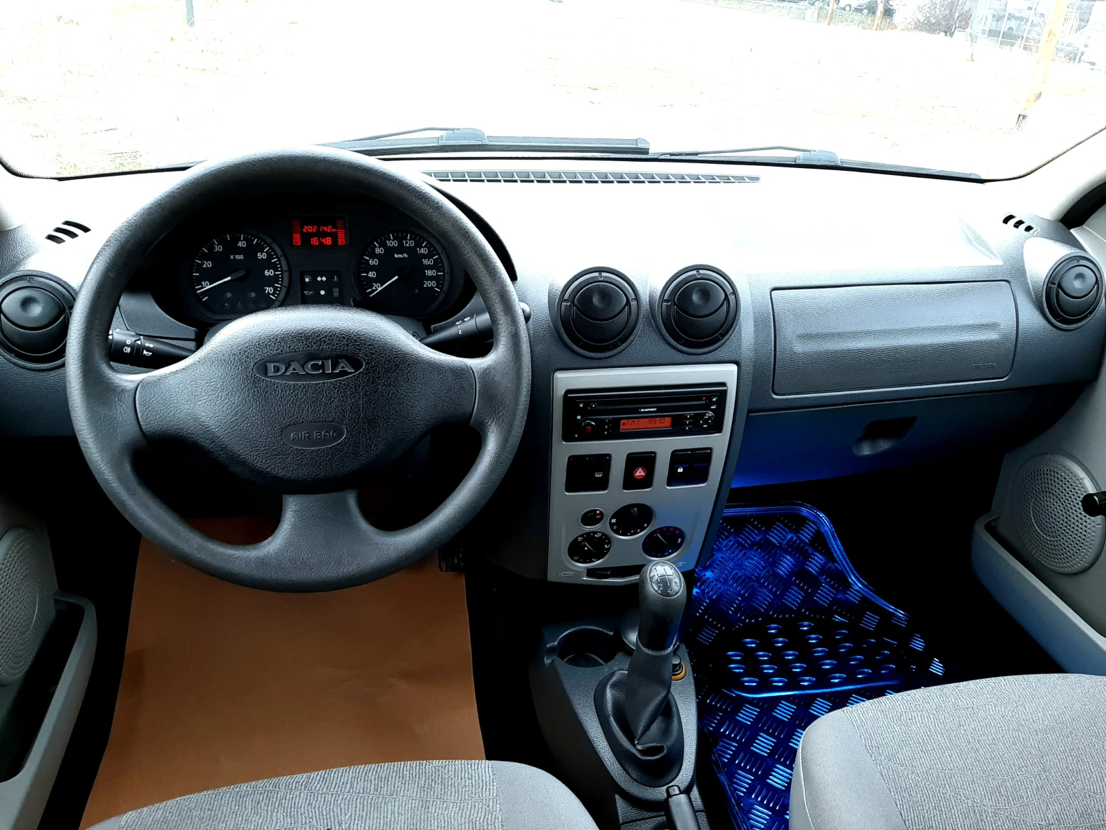 Dacia Logan КЛИМА-FACELIFT ! ! ! , снимка 11 - Автомобили и джипове - 53978833