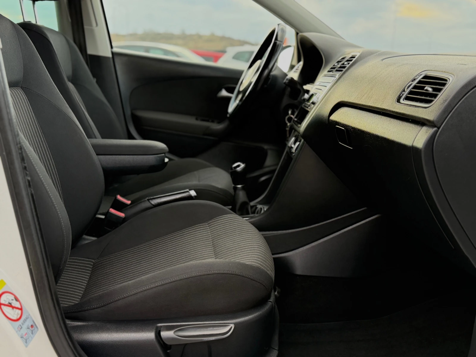 VW Polo * 1.6-TDI-90* HIGHLINE* ИТАЛИЯ* EURO 5* , снимка 13 - Автомобили и джипове - 54000052