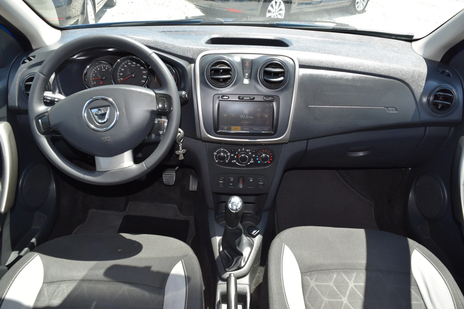 Dacia Sandero STEPWAY* 1.5Dci* Навигация* Euro5B, снимка 11 - Автомобили и джипове - 55234745