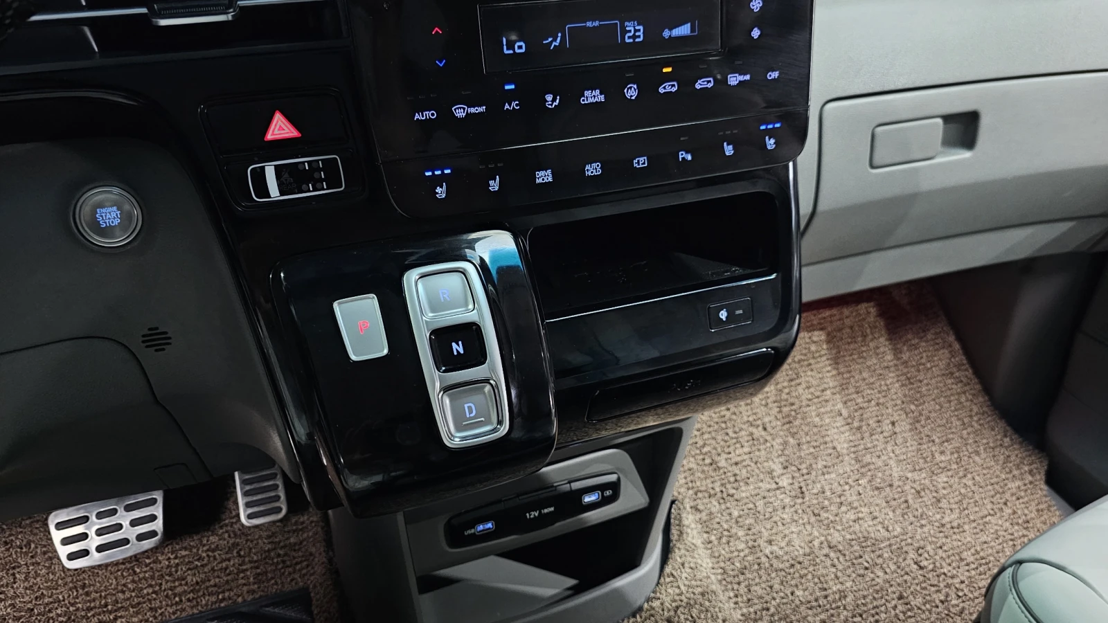 Hyundai Staria Limousine* BLIND SPOT* 360* ОБДУХВАНЕ* КРАЙНА ЦЕНА, снимка 9 - Автомобили и джипове - 55409134