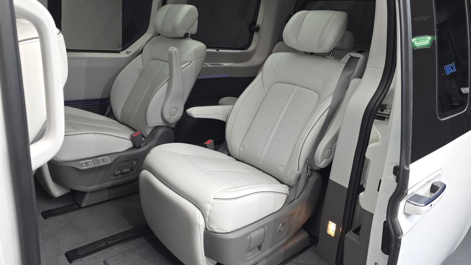 Hyundai Staria Inspiration* BOSE* 360* ЕЛ. БАГАЖНИК* КРАЙНА ЦЕНА, снимка 12 - Автомобили и джипове - 55409134