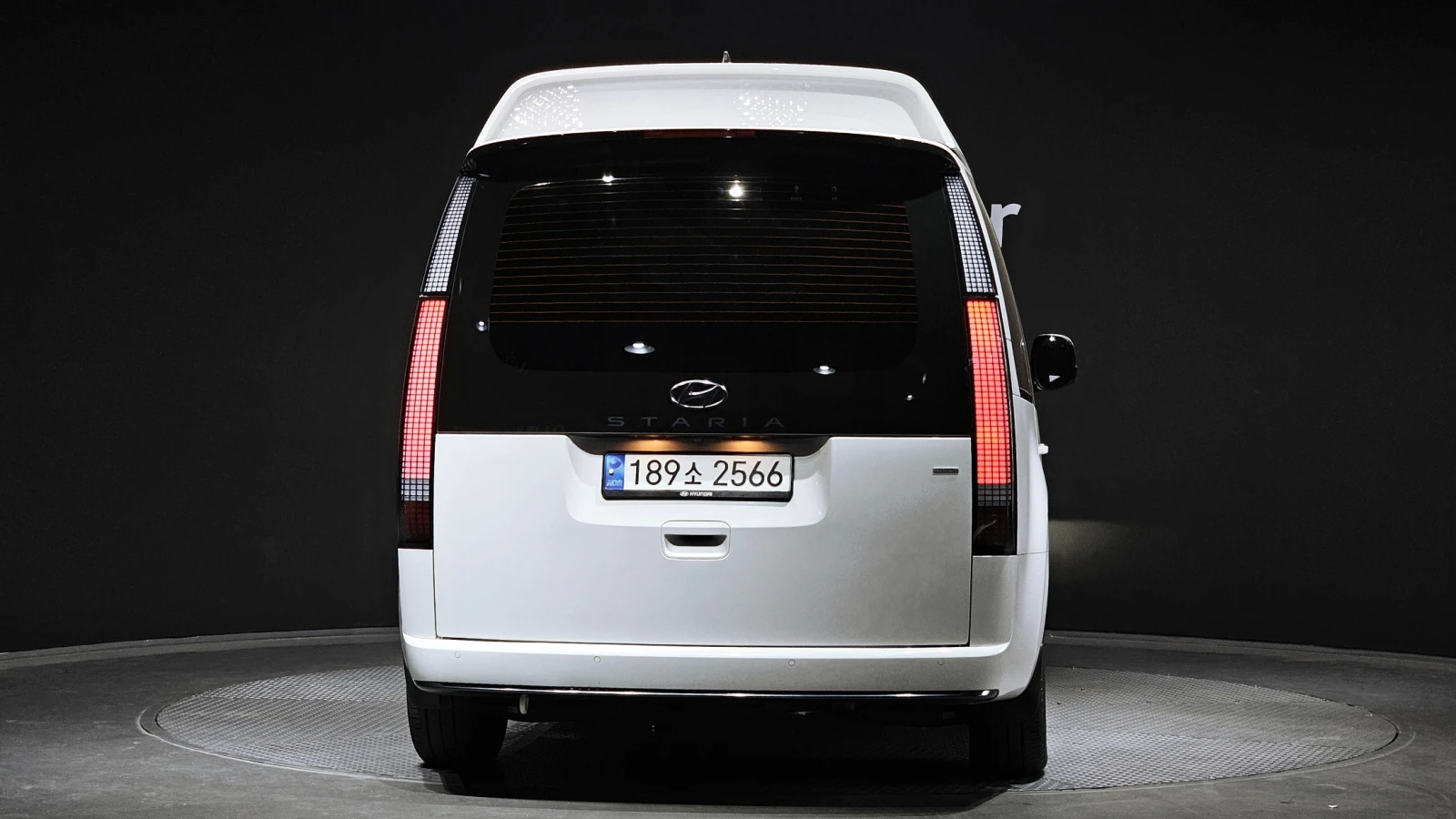 Hyundai Staria Limousine* BLIND SPOT* 360* ОБДУХВАНЕ* КРАЙНА ЦЕНА, снимка 4 - Автомобили и джипове - 55409134