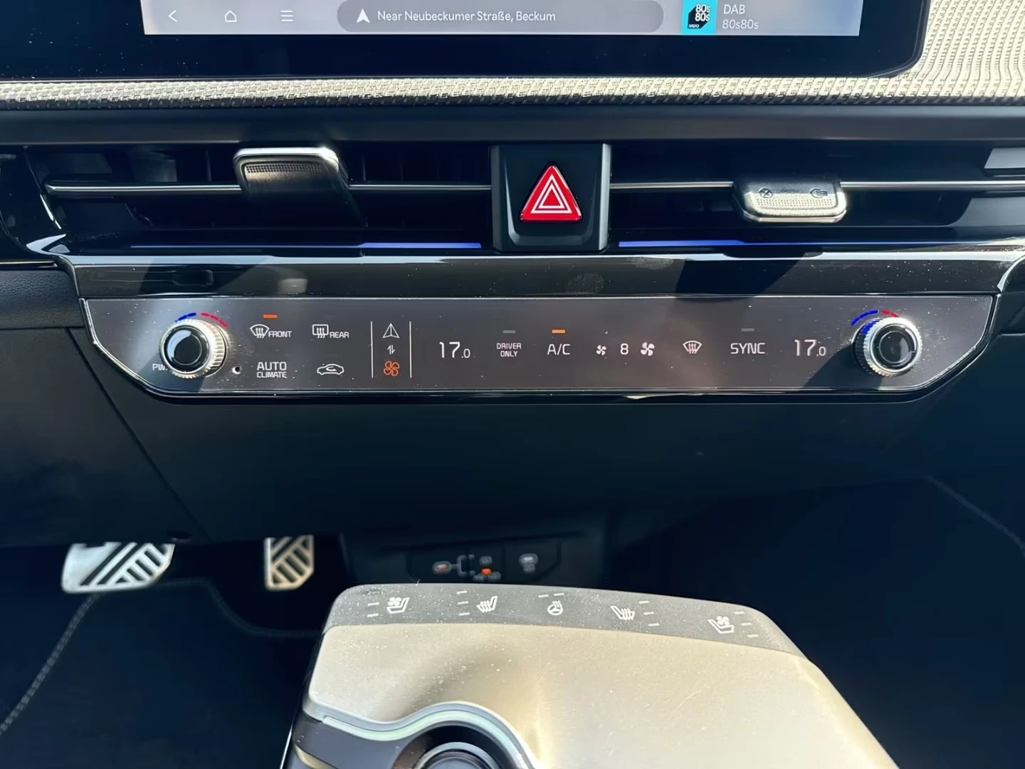 Kia EV6 GT-Line 84kWh AWD Full Spec KIA CERTIFIED WARRANTY, снимка 9 - Автомобили и джипове - 55421635