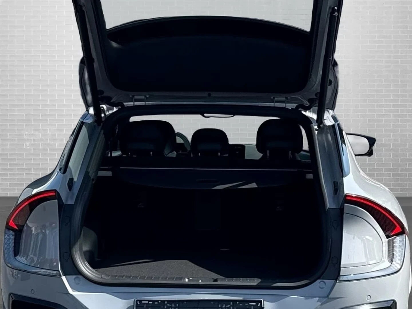 Kia EV6 GT-Line 84kWh AWD Full Spec KIA CERTIFIED WARRANTY, снимка 17 - Автомобили и джипове - 55421635