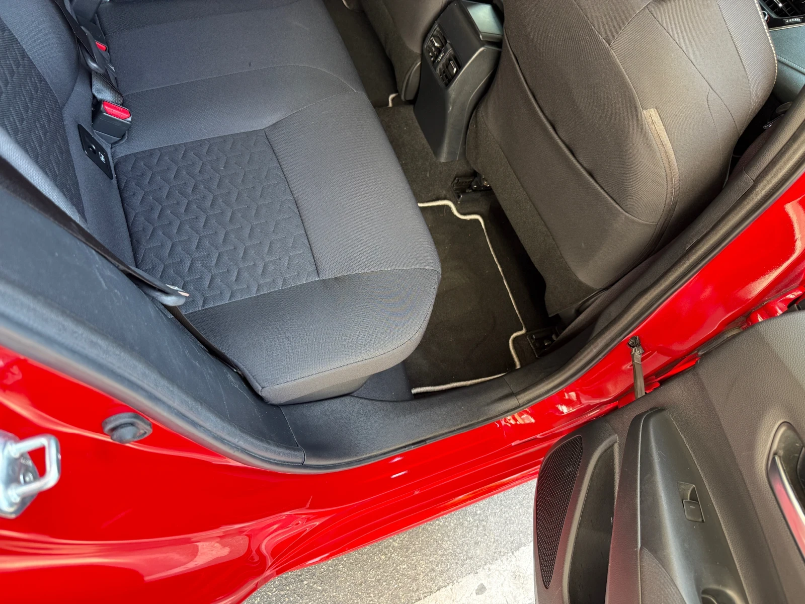 Toyota Corolla 1.8 TS Hybrid N1, снимка 11 - Автомобили и джипове - 56136579