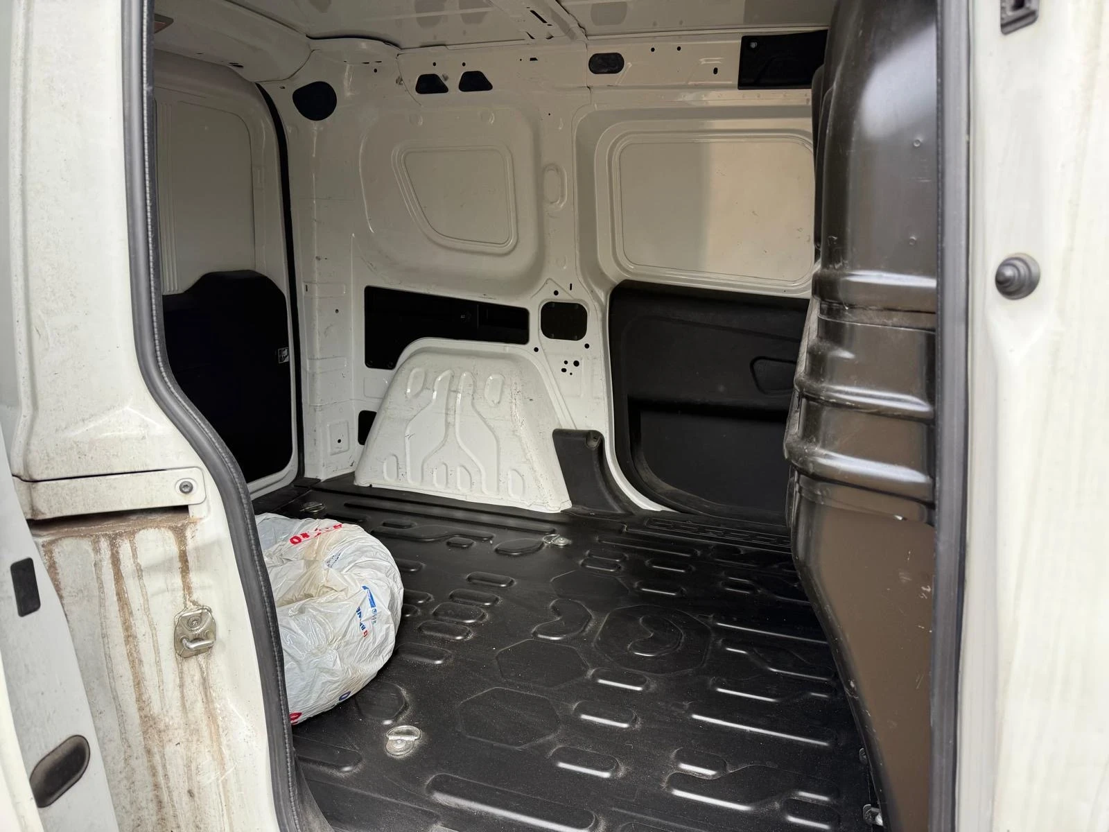 Fiat Doblo 1.3 Multijet  95kc 2018 , снимка 10 - Автомобили и джипове - 56469733