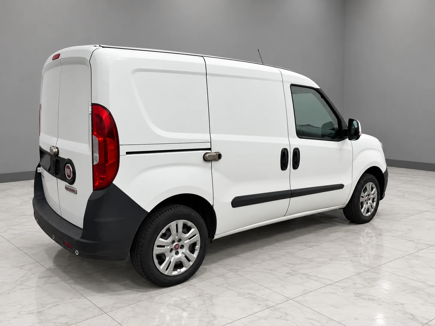 Fiat Doblo 1.3 Multijet  95kc 2018 , снимка 4 - Автомобили и джипове - 56469733