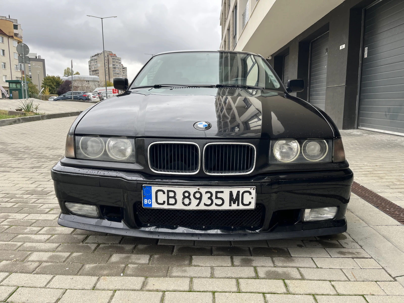 BMW 318 is Coupe 