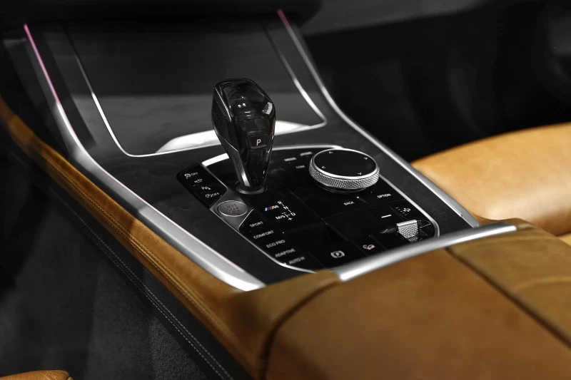 BMW X7 M50D/4X4/7S/400HP/PANO/360/LASER/ACC/MASSAGE/890f, снимка 13 - Автомобили и джипове - 52237296