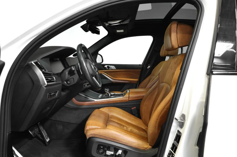 BMW X7 M50D/4X4/7S/400HP/PANO/360/LASER/ACC/MASSAGE/890f, снимка 7 - Автомобили и джипове - 52237296