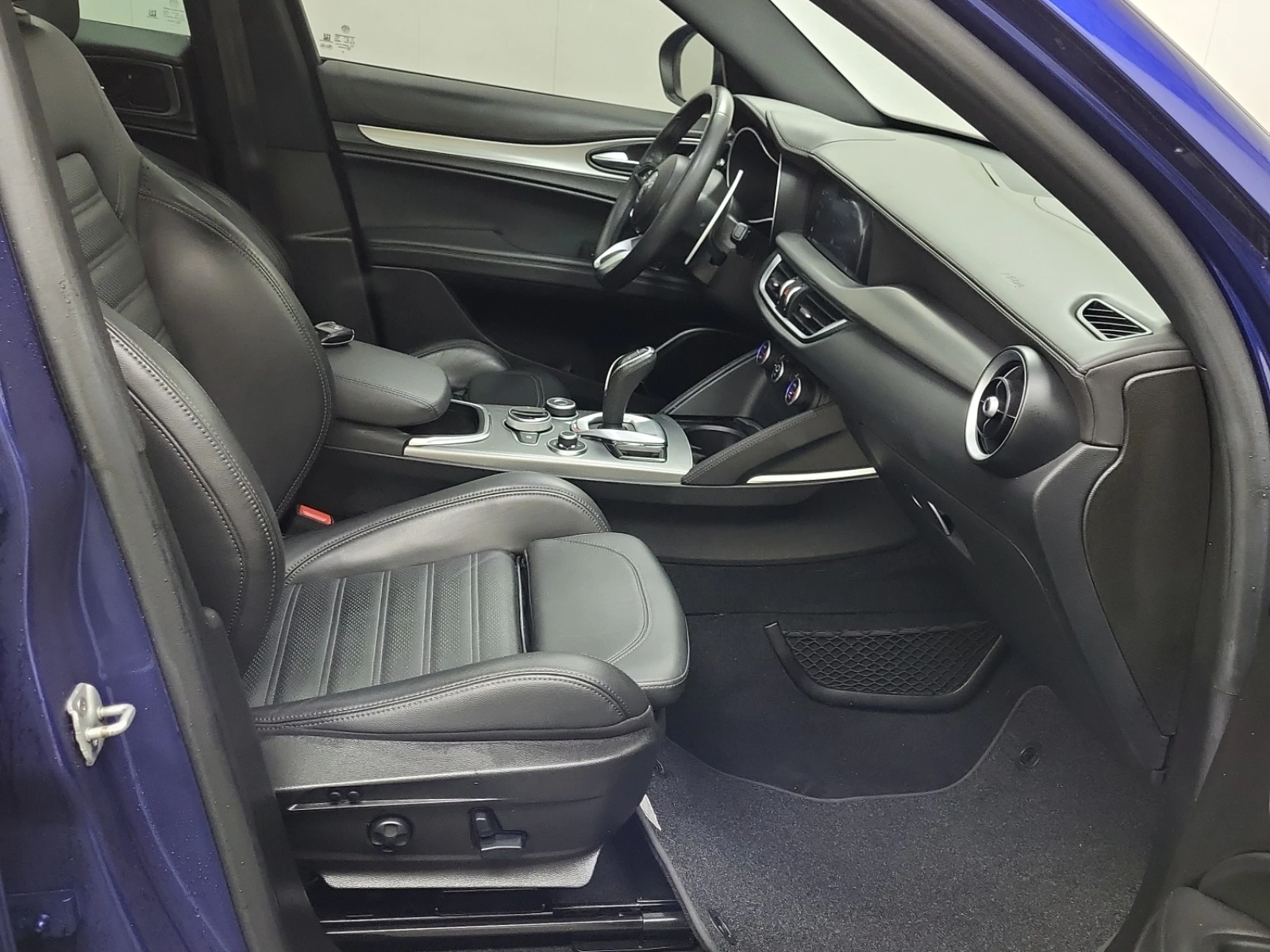 Alfa Romeo Stelvio TI Sport AWD 280кс * Възможност за Лизинг*  - изображение 8