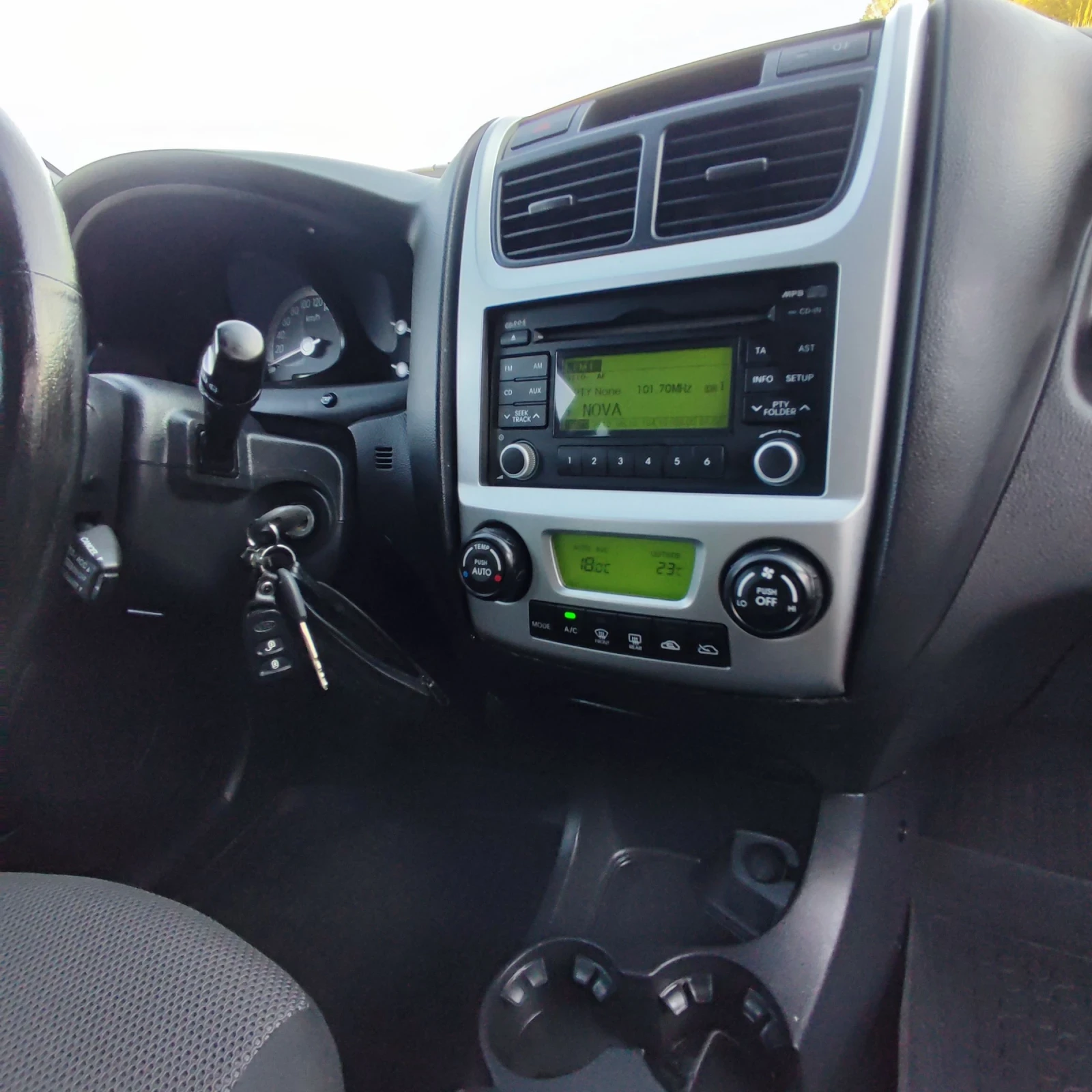 Kia Sportage PILOT* 2.0i* FACELIFT* KLIMATRONIK* 4X4* , снимка 11 - Автомобили и джипове - 54431592