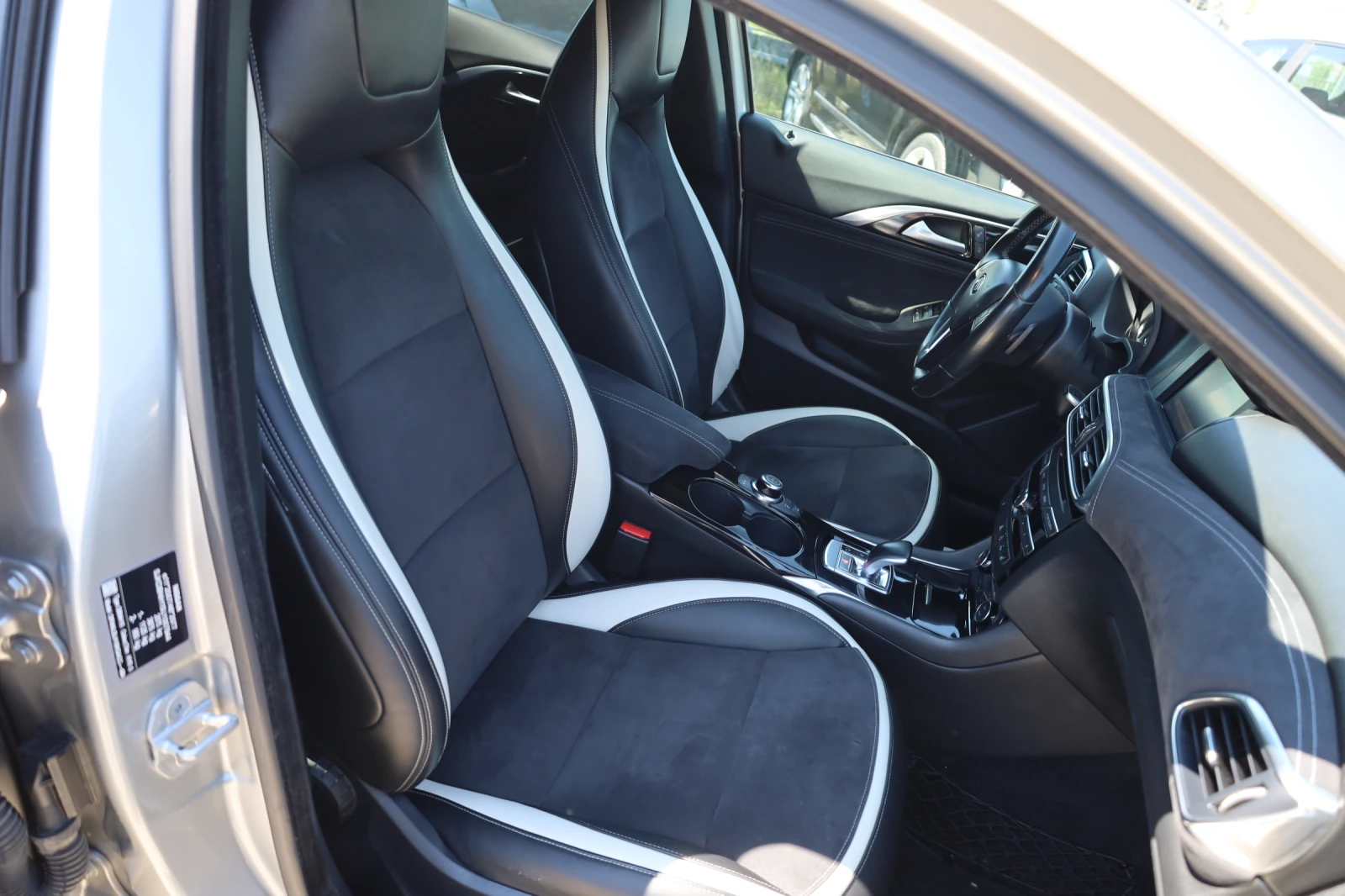 Infiniti Q30 2.2 D | Mobile.bg � ����������� 12